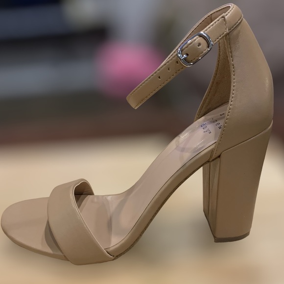 A new day block chunky heel tan sandal faux leather size 7